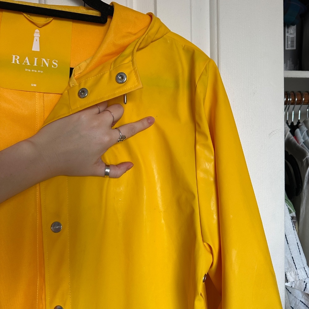 RAINS yellow rain jacket - Picture 5 of 6